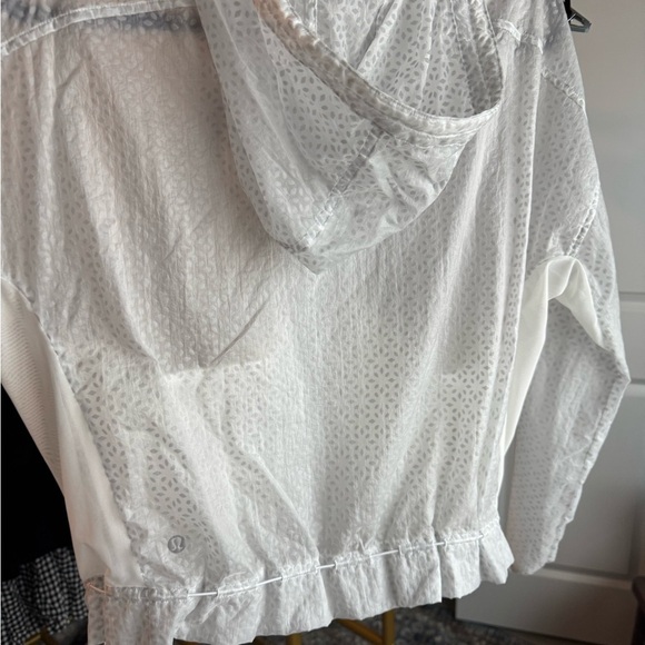 Lululemon Find Your Flock Jacket SZ 6 white drawstring Athleisure Workout - Picture 12 of 14